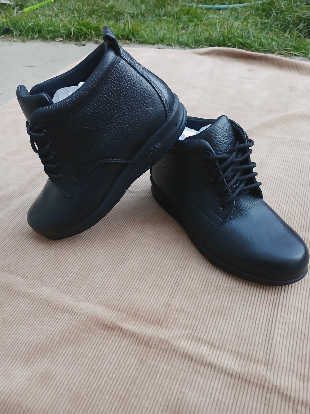 SAS Alpine Women's Black Leather Non-Slip Lace-Up Boots Size 6 NWOB